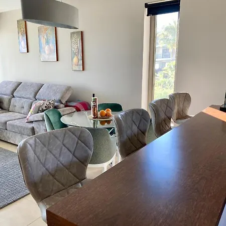 Апартаменты New Stunning Ocean Aprt In 